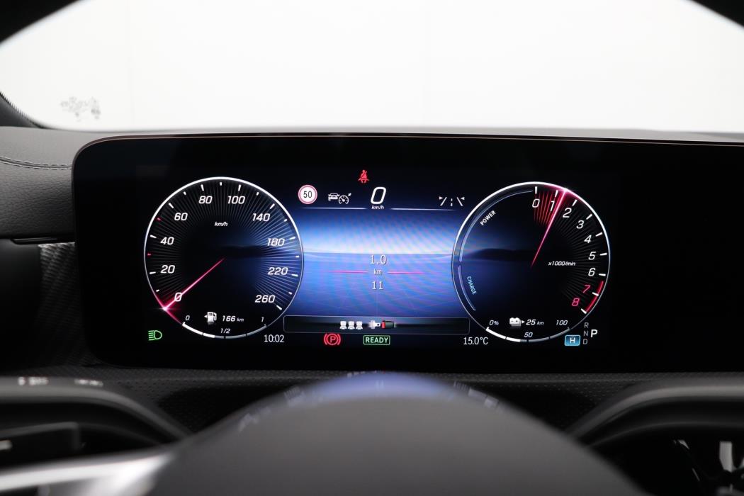 MERCEDES-BENZ CLA 2025