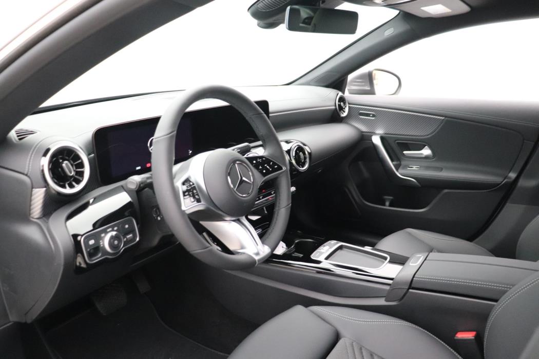 MERCEDES-BENZ CLA 2025