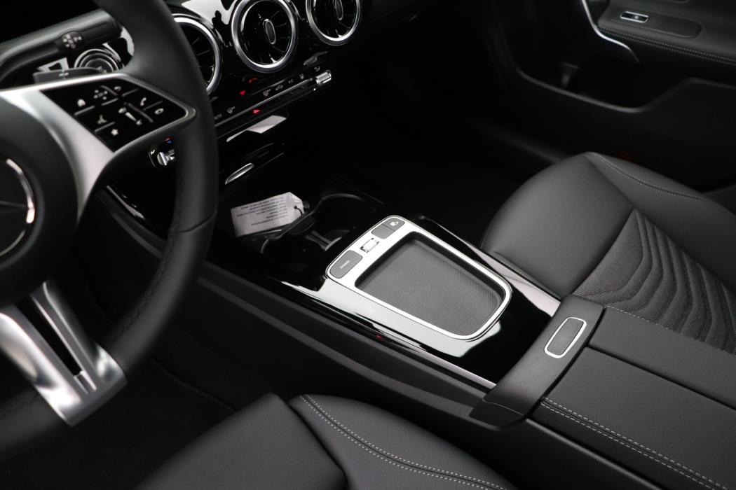 MERCEDES-BENZ CLA 2025