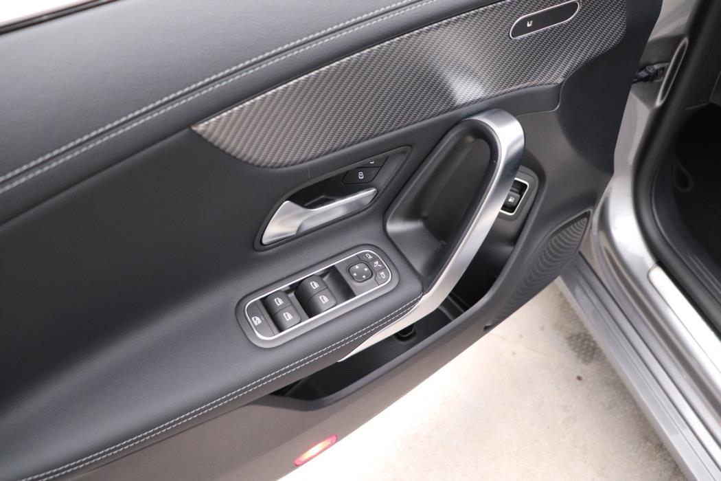 MERCEDES-BENZ CLA 2025