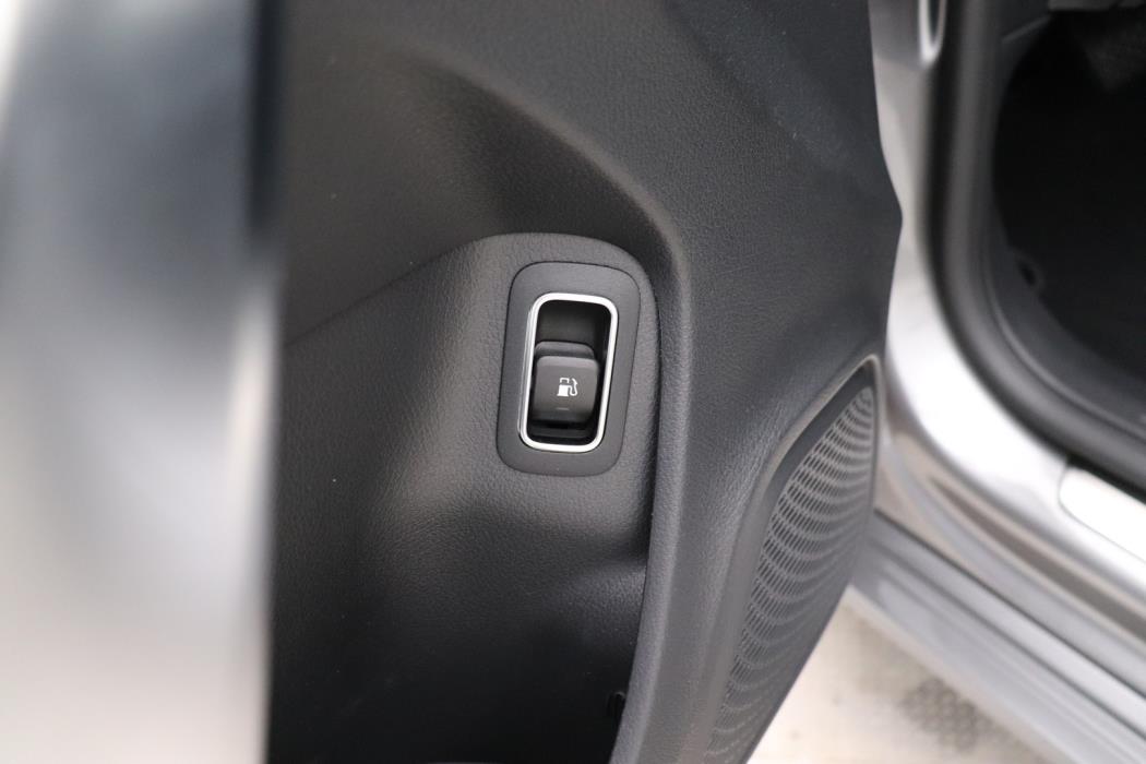 MERCEDES-BENZ CLA 2025