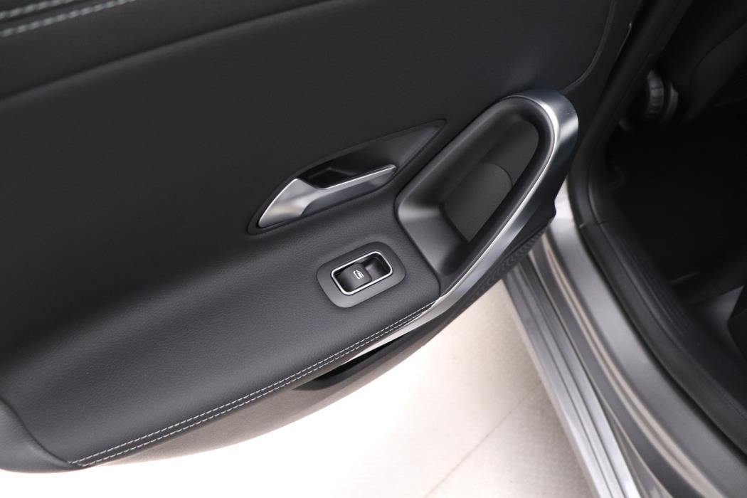 MERCEDES-BENZ CLA 2025