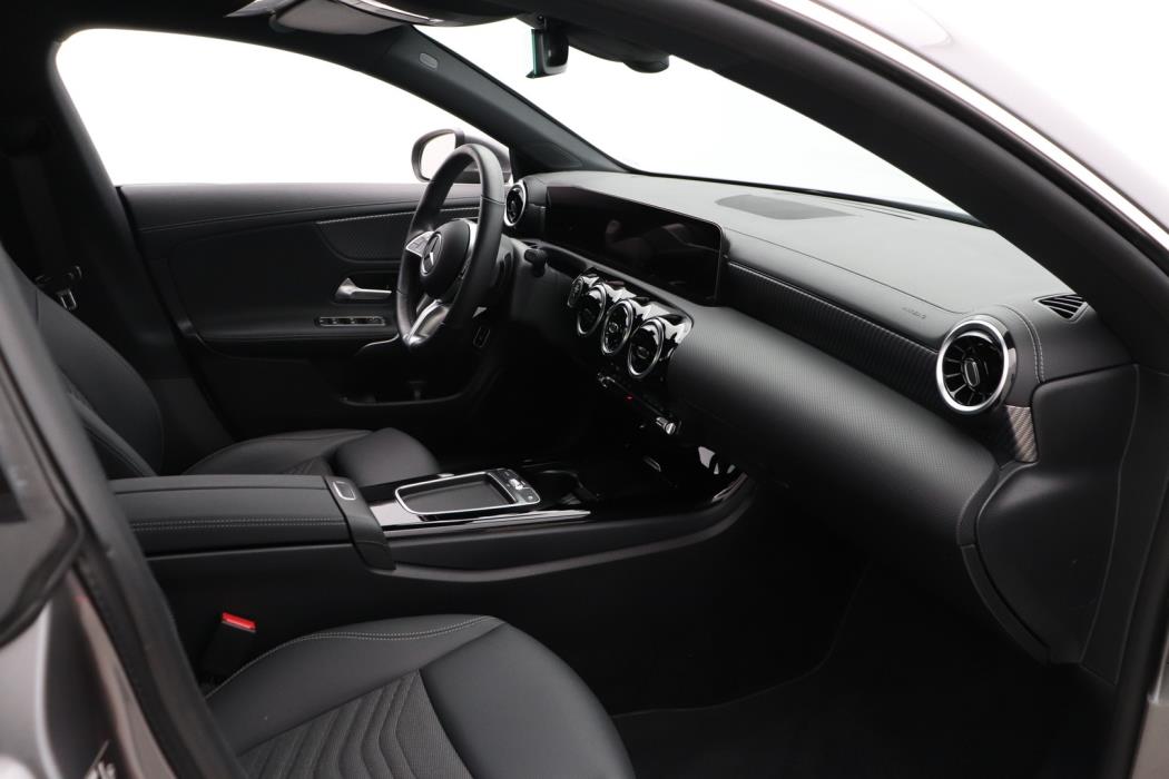 MERCEDES-BENZ CLA 2025