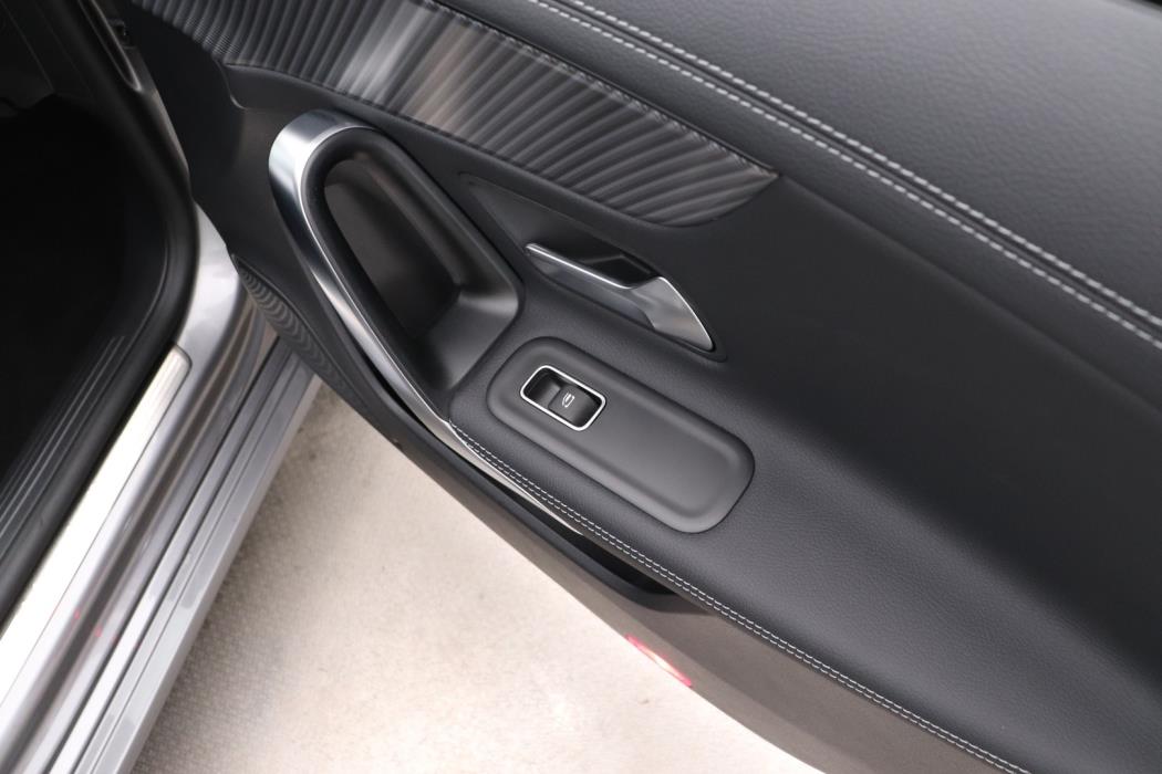 MERCEDES-BENZ CLA 2025