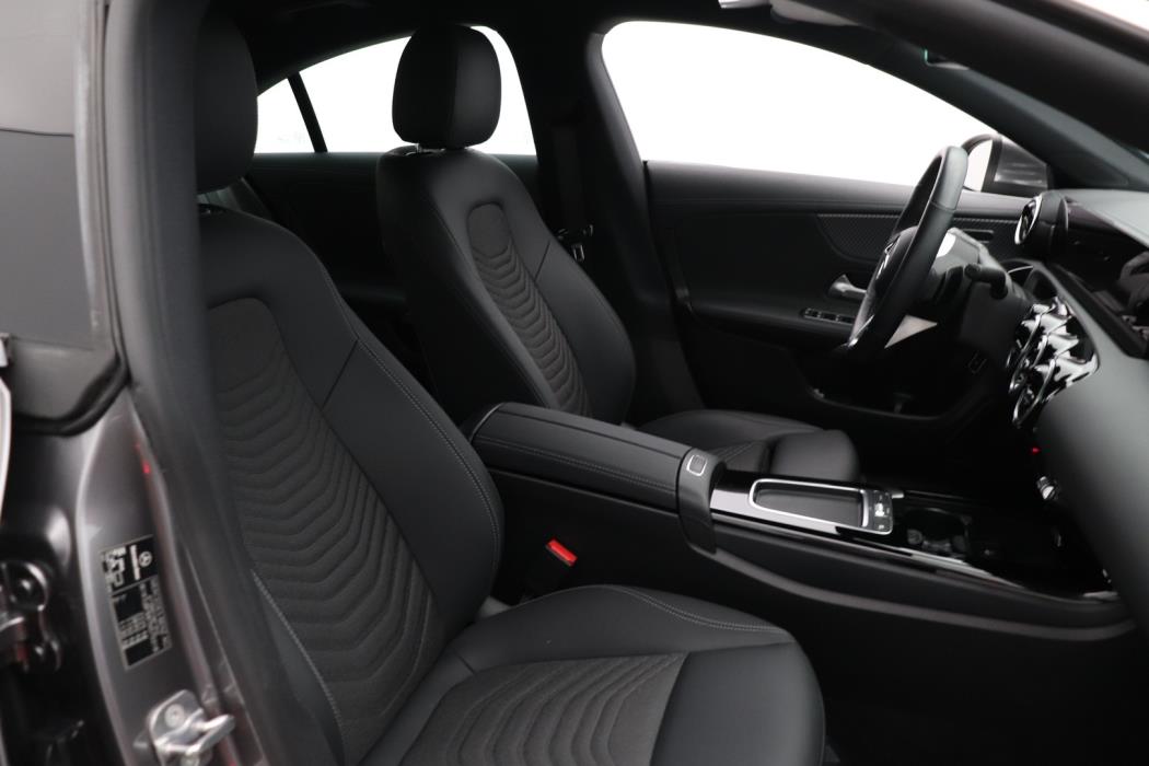 MERCEDES-BENZ CLA 2025