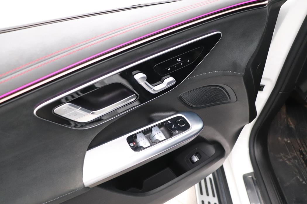 MERCEDES-BENZ EQE 2023