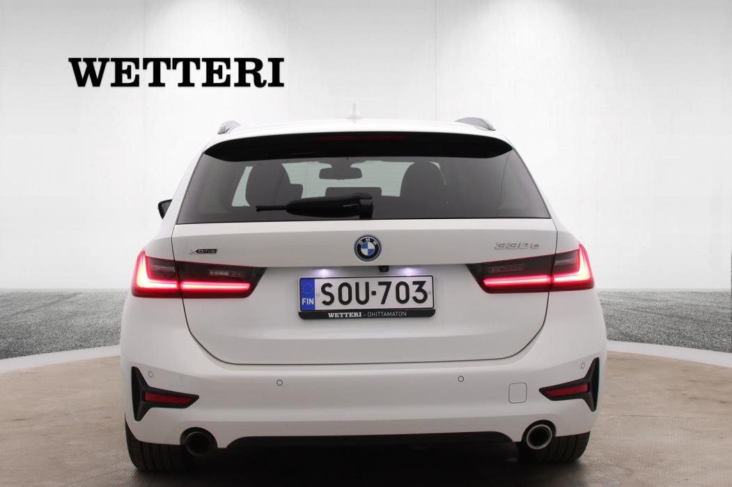 BMW 330 2022