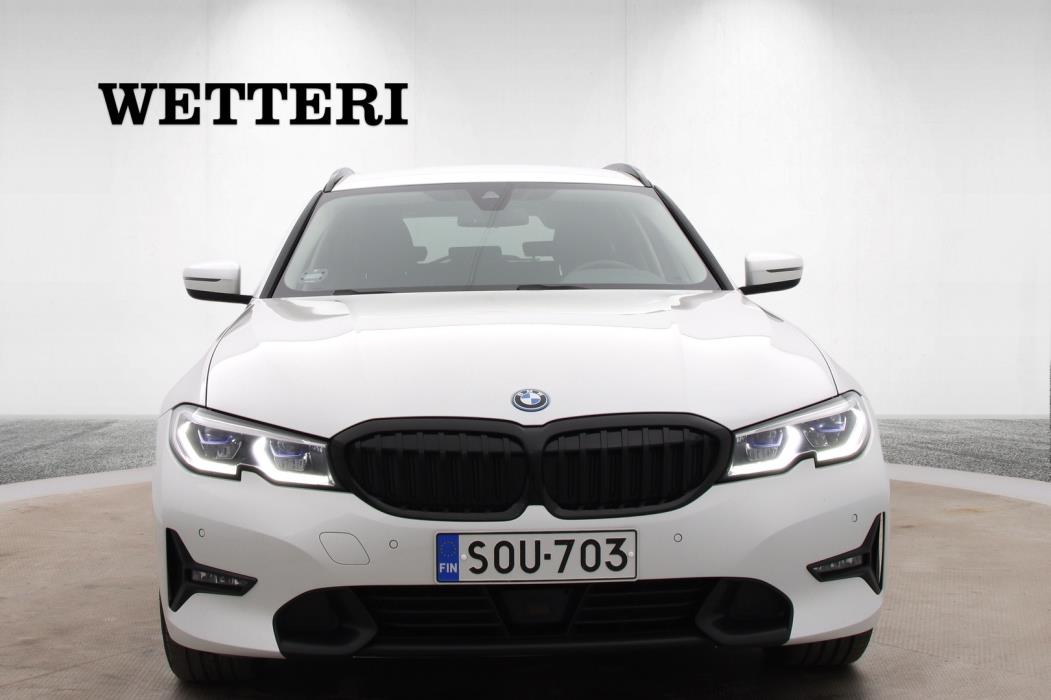 BMW 330 2022
