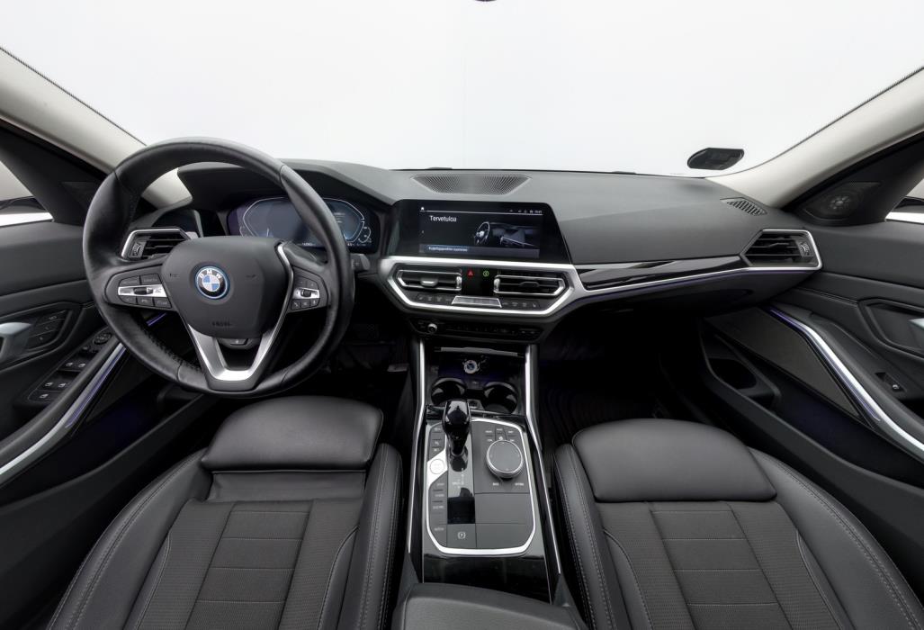 BMW 330 2022