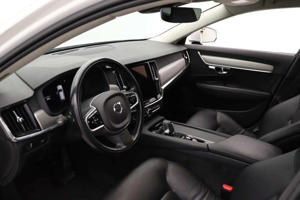 VOLVO V90 2021