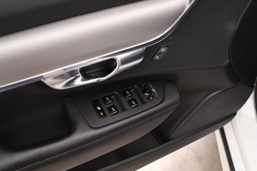 VOLVO V90 2021