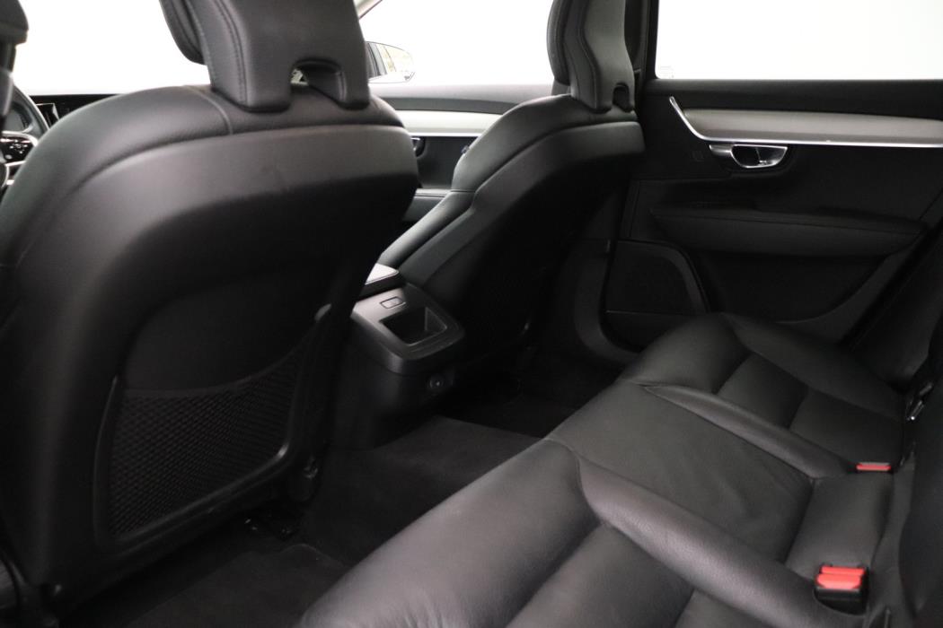 VOLVO V90 2021