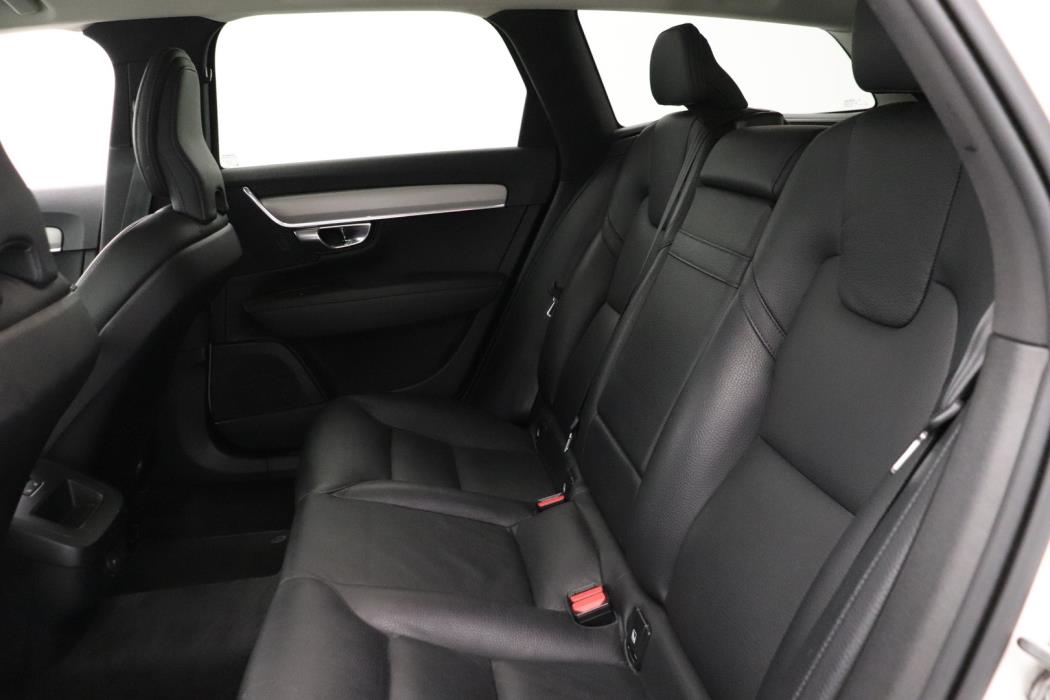 VOLVO V90 2021