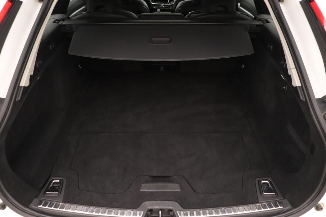 VOLVO V90 2021
