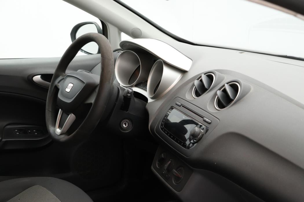 SEAT Ibiza ST 2011