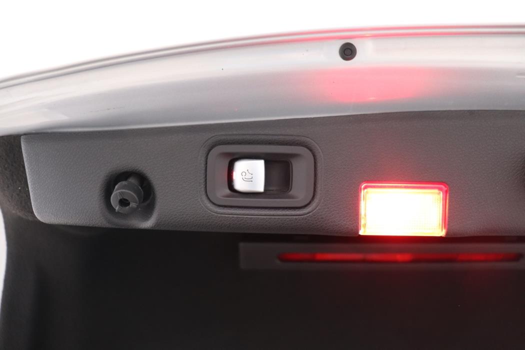 MERCEDES-BENZ E 2018