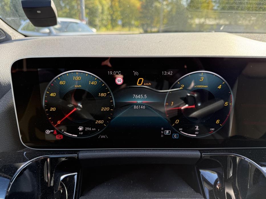 MERCEDES-BENZ GLA 2021