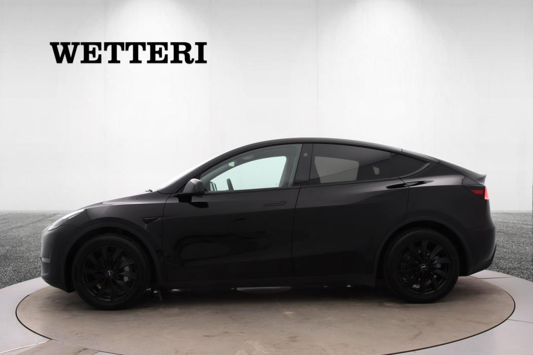 TESLA Model Y 2025