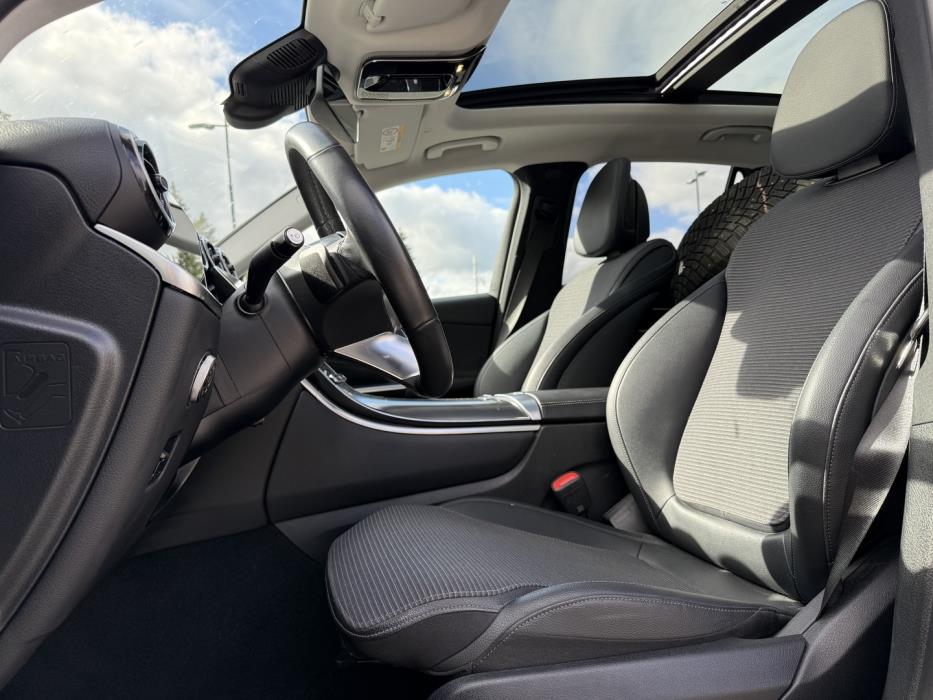 MERCEDES-BENZ GLC 2025