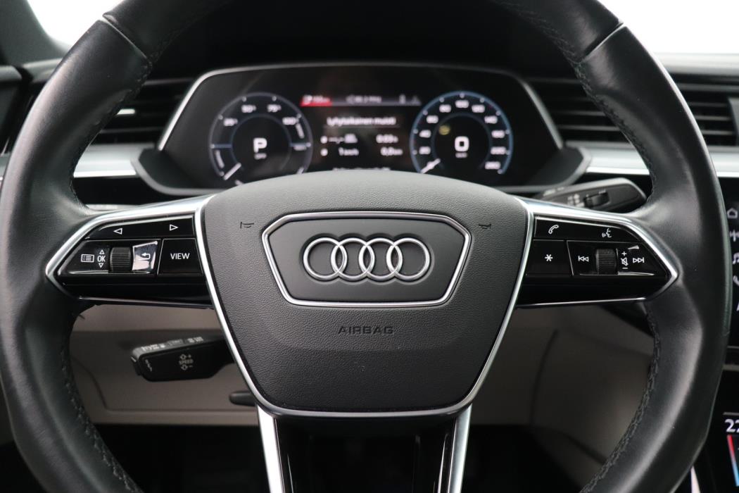 AUDI e-tron 2022