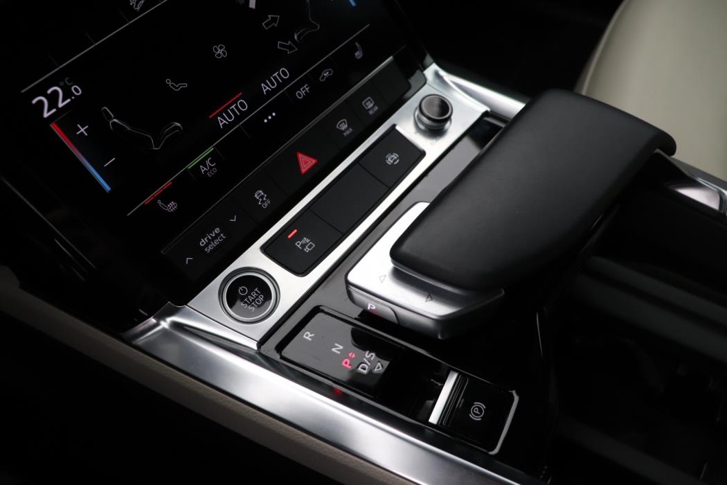 AUDI e-tron 2022