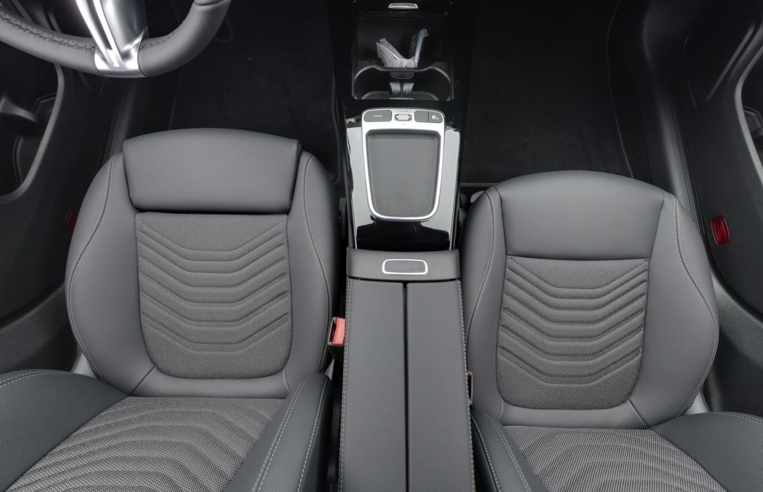 MERCEDES-BENZ CLA 2025