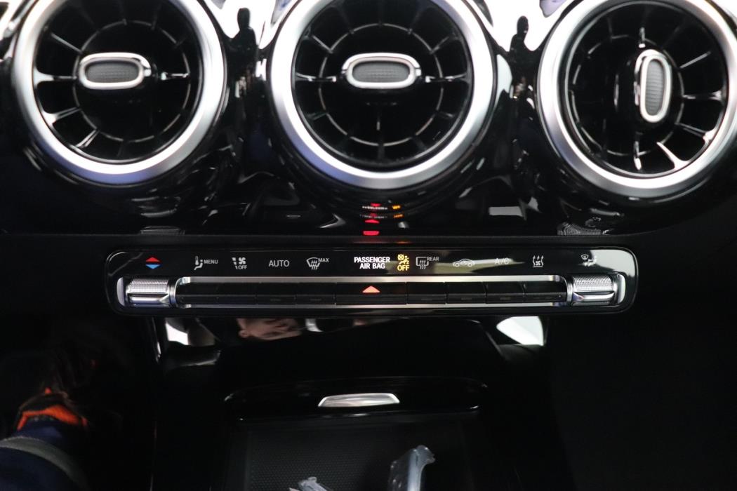 MERCEDES-BENZ CLA 2025