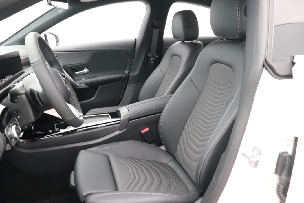 MERCEDES-BENZ CLA 2025