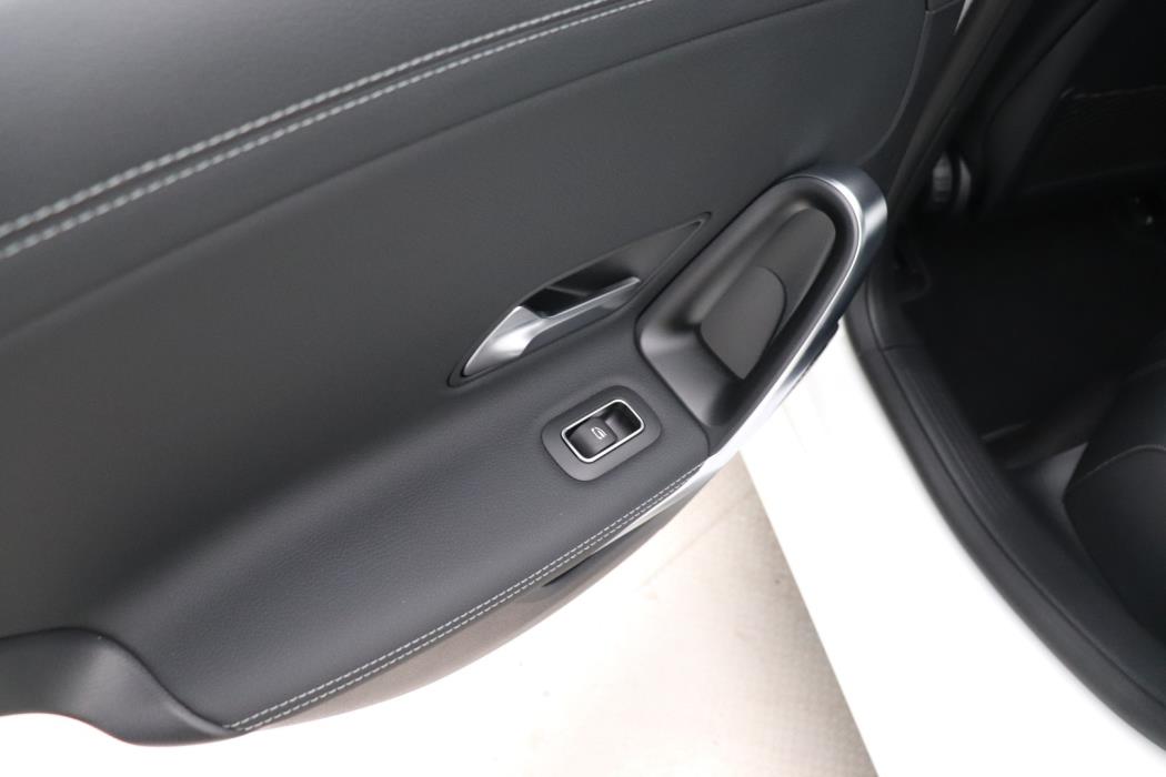 MERCEDES-BENZ CLA 2025