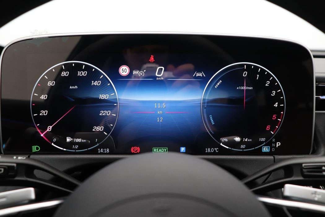 MERCEDES-BENZ E 2026