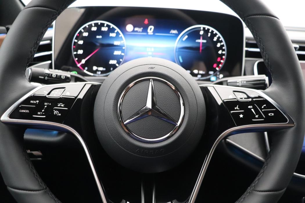 MERCEDES-BENZ E 2026