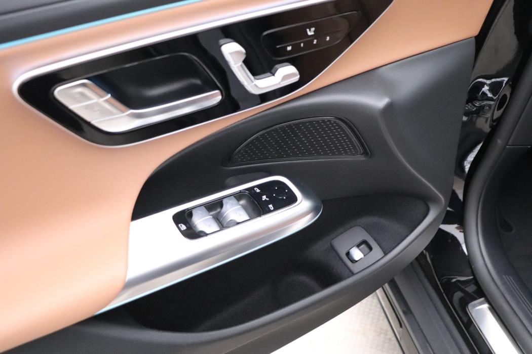 MERCEDES-BENZ E 2026