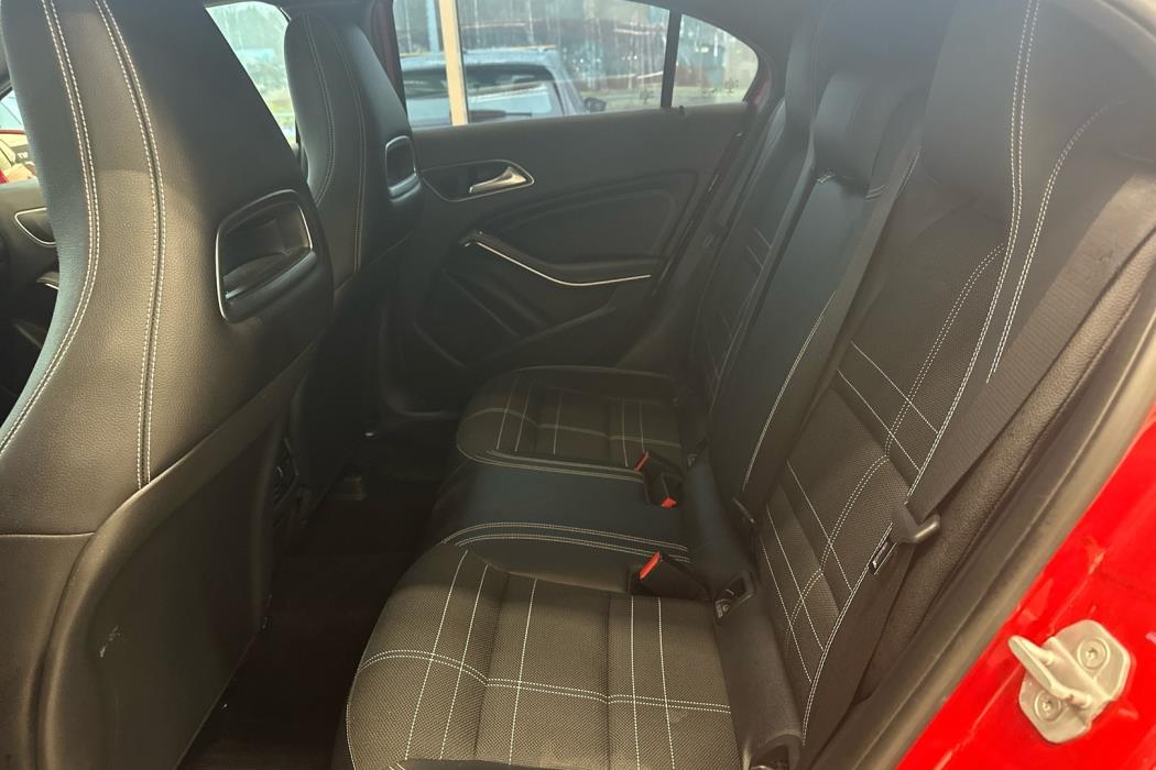 MERCEDES-BENZ A 2015