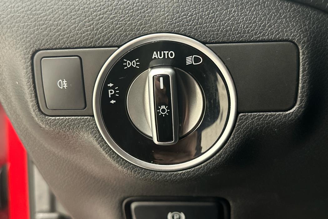 MERCEDES-BENZ A 2015