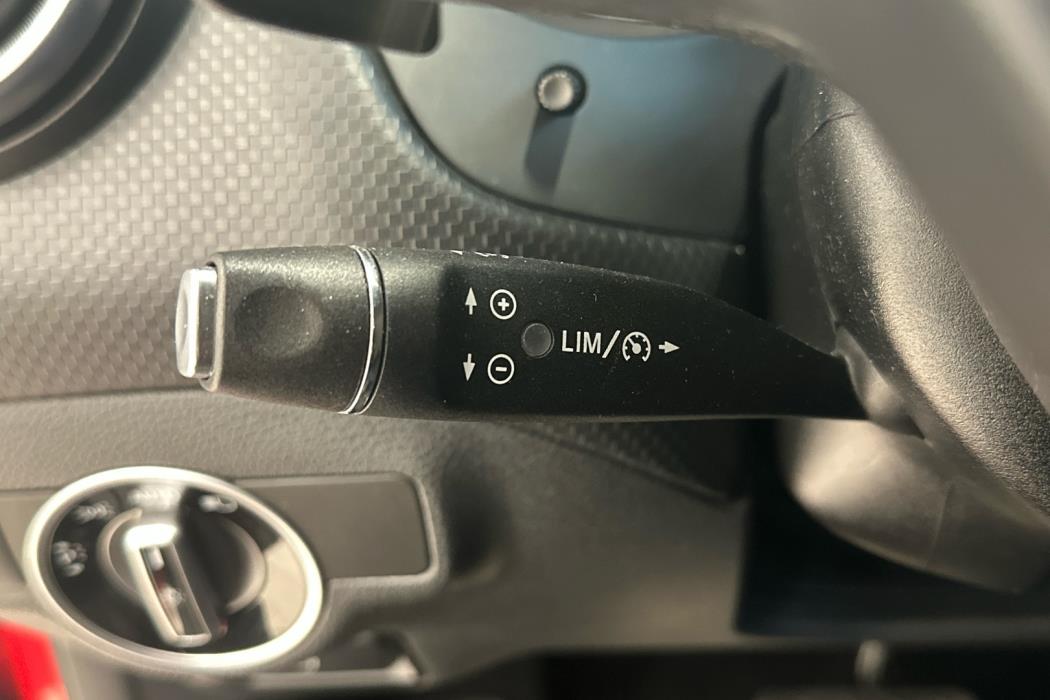 MERCEDES-BENZ A 2015