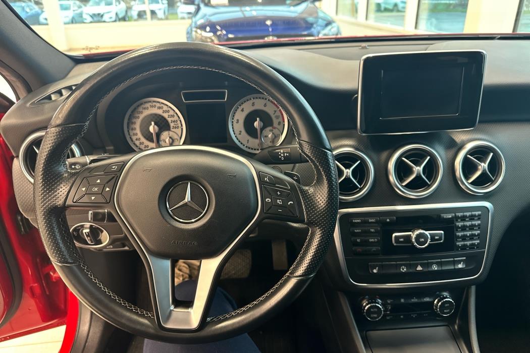 MERCEDES-BENZ A 2015
