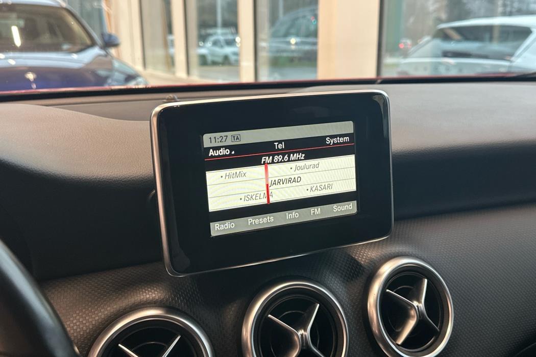 MERCEDES-BENZ A 2015