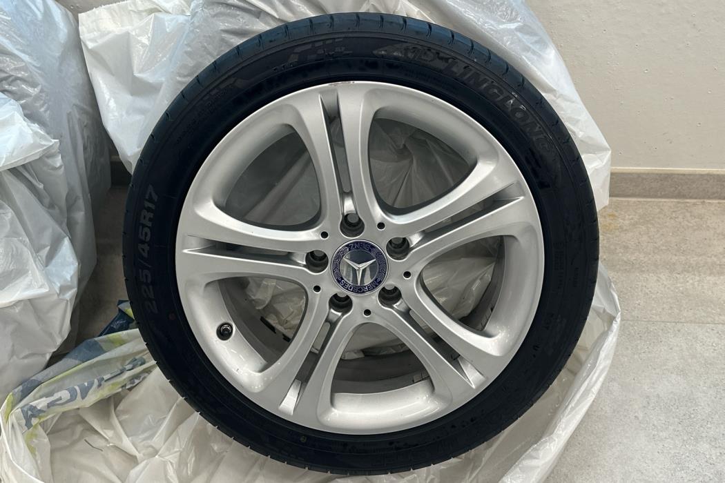 MERCEDES-BENZ A 2015