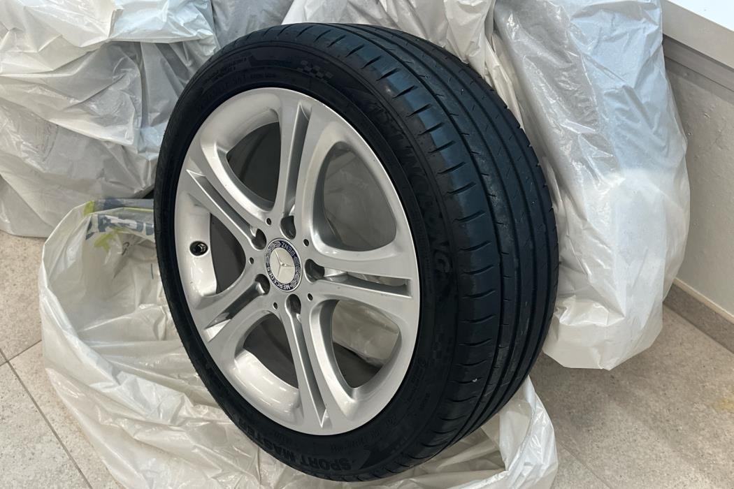 MERCEDES-BENZ A 2015