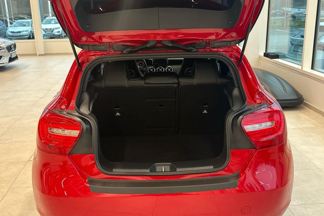 MERCEDES-BENZ A 2015