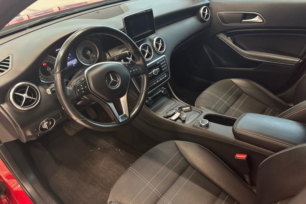 MERCEDES-BENZ A 2015