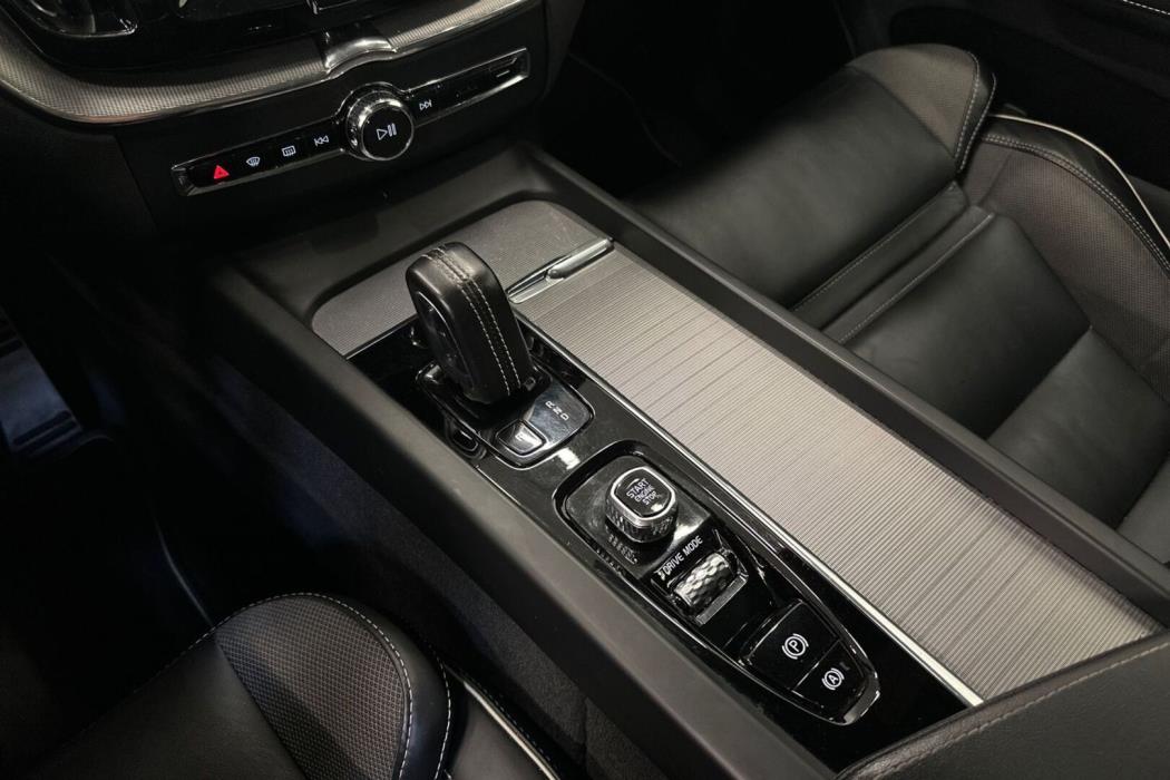 VOLVO XC60 2020