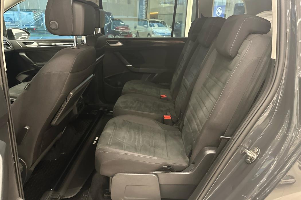 VOLKSWAGEN Touran 2019