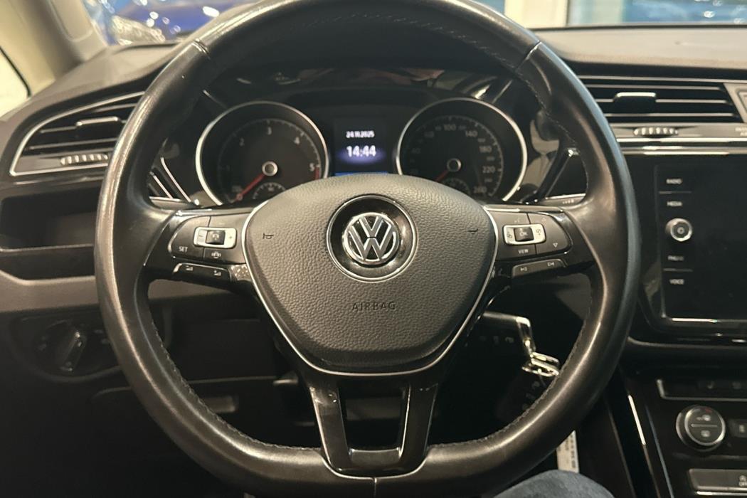 VOLKSWAGEN Touran 2019