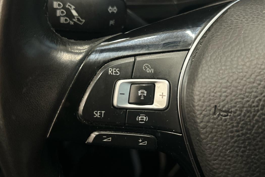 VOLKSWAGEN Touran 2019