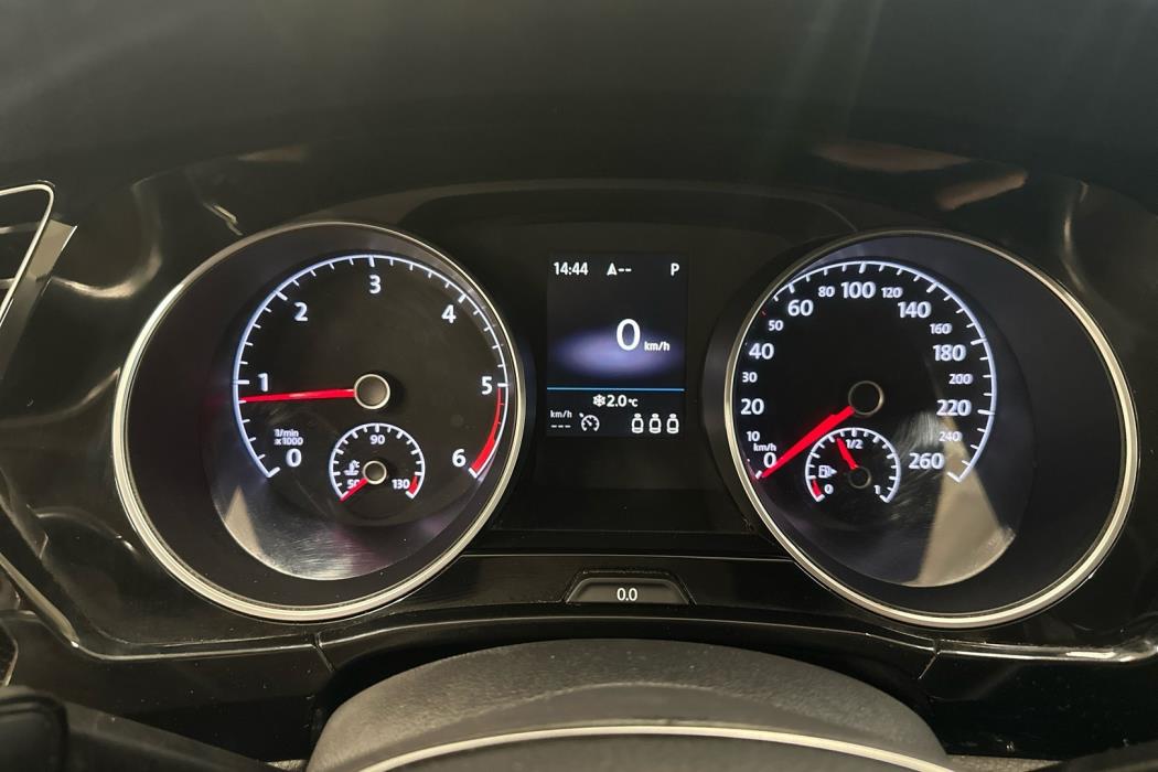 VOLKSWAGEN Touran 2019