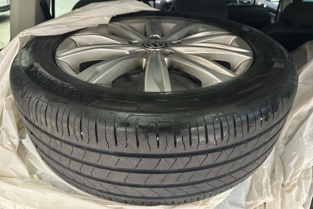 VOLKSWAGEN Touran 2019