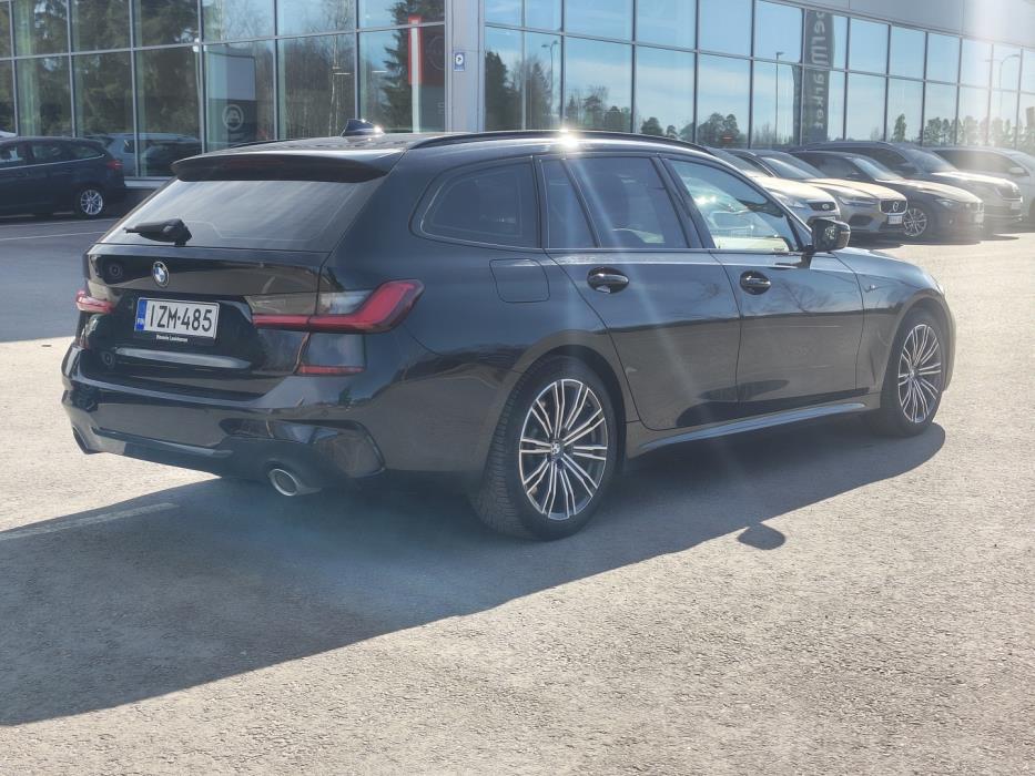 BMW 330 2022