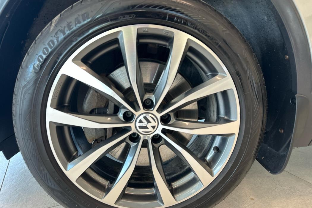 VOLKSWAGEN Tiguan 2016