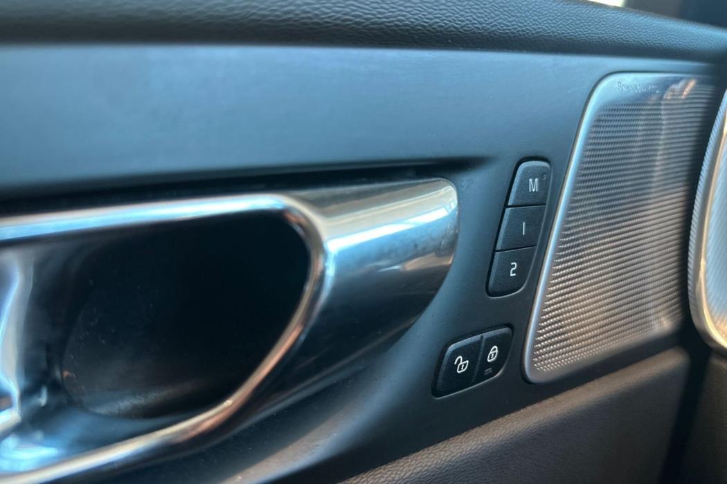 VOLVO XC60 2018